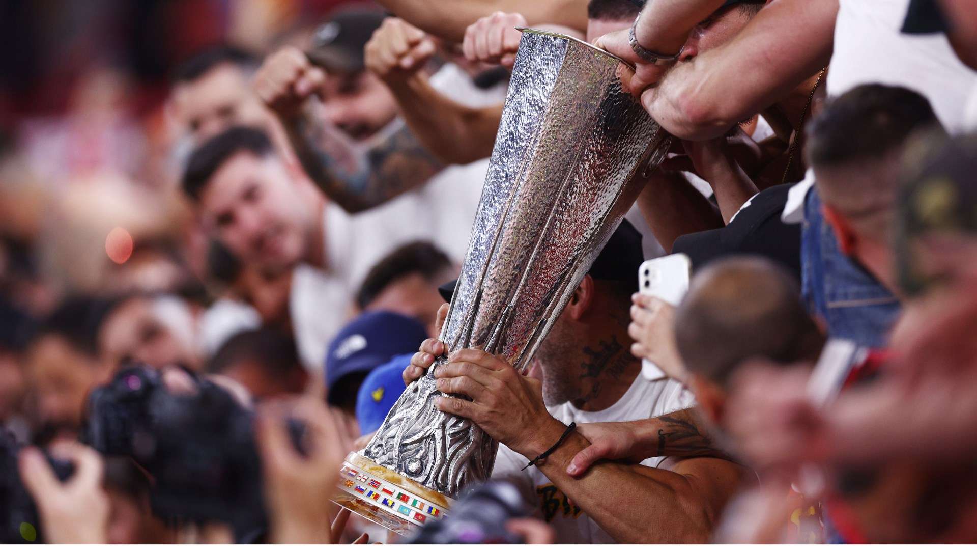 变得更加艰 变得更加艰