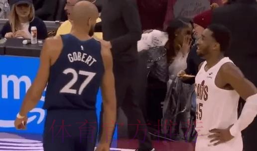 文班全场18中8，三分9中3得到29分7篮板1助攻3抢断5犯规